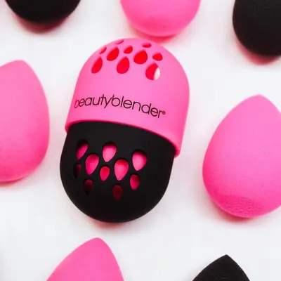 Lifestyle Images for Beautyblender 3