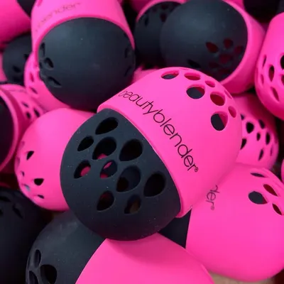 Lifestyle Images for Beautyblender 6