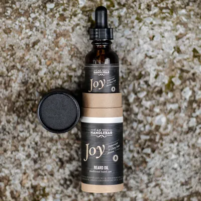 Lifestyle Images for CanYouHandlebar 15