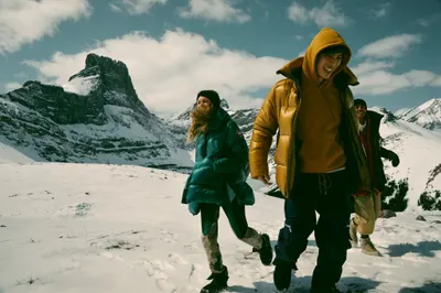 Lifestyle Images for CanadaGoose Outdoor LIF 12