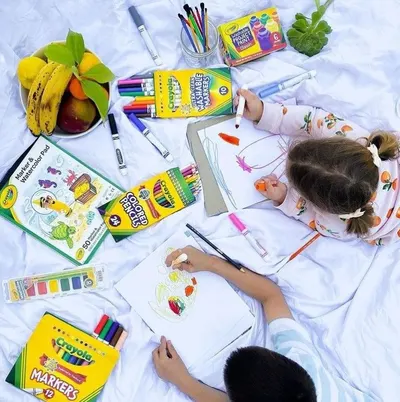 Lifestyle Images for Crayola 32