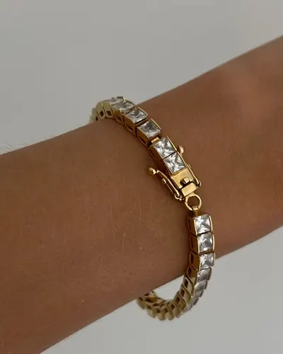 Lifestyle Images for Elli Jewelry 18