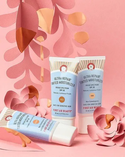 Lifestyle Images for First Aid Beauty 25