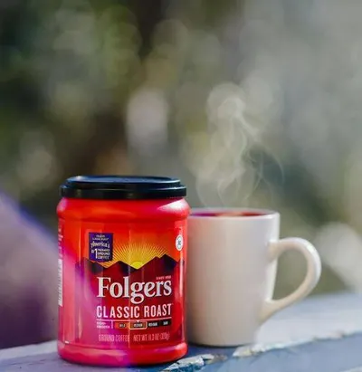 Lifestyle Images for Folgers 12