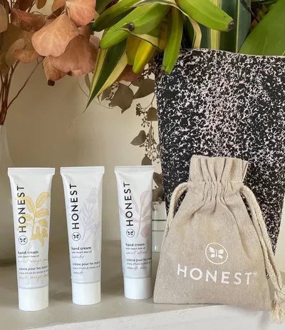 Lifestyle Images for Honest Beauty 6