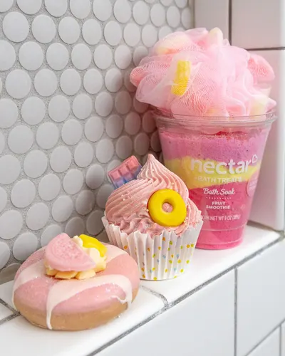 Lifestyle Images for Nectar Bath Treats 22