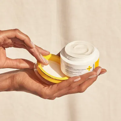 Lifestyle Images for StriVectin 16