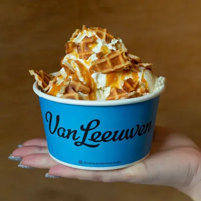 Lifestyle Images for Van Leeuwen Ice Cream 12