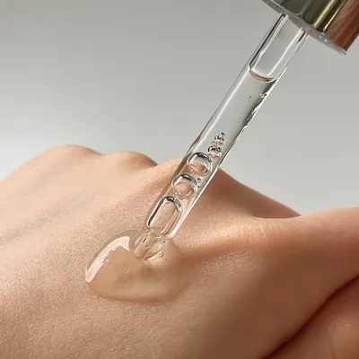 Secondary Images for Amazon.com: Dr. Barbara Sturm Super Anti-Aging Eye Serum : Luxury Stores