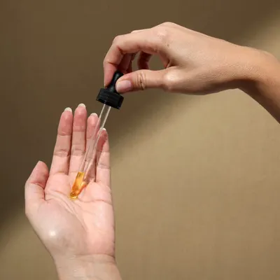 Highlights the product's liquid dropper design, suggesting easy and precise application or dosing.