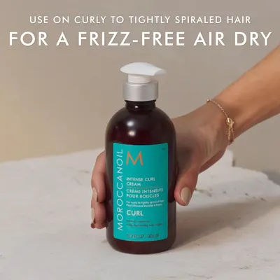 Highlights the product's ability to provide a frizz-free air dry for curly, tightly spiraled hair.