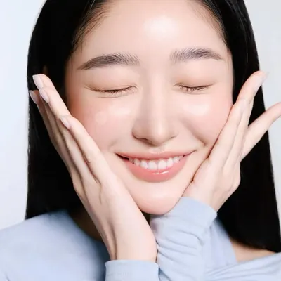 Showcases the product's ability to provide glowing, healthy-looking skin.