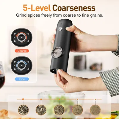 Highlights the product's 5-level coarseness adjustment feature, demonstrating its versatility in grinding spices to different textures.