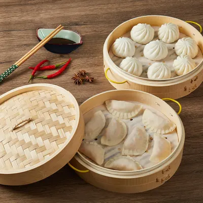 Demonstrates the versatility of the bamboo steamer by showing different types of dumplings that can be prepared. Shows the complete set of bamboo steamers and…
