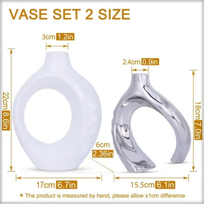 Provides precise measurements of two vases to help customers understand their exact sizes and proportions.