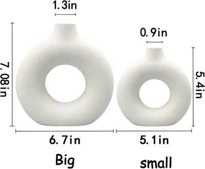Provides exact measurements of two vase sizes to help customers understand the scale and choose the right option.