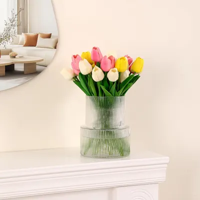 Shows how the product (tulips in a vase) can be used to decorate and brighten up a living space, creating a fresh and inviting atmosphere.