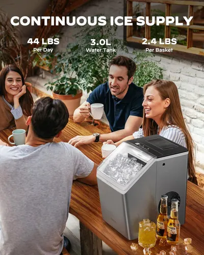 Highlights the ice maker's continuous supply capabilities, emphasizing its high daily ice production, large water tank, and substantial ice basket capacity.