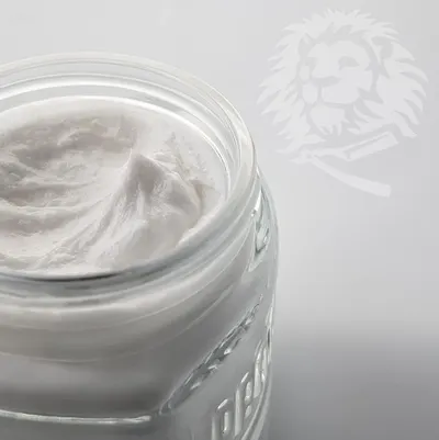 Highlights the product's smooth, rich consistency to convey quality and effectiveness.