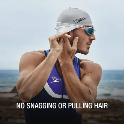 Highlights the swim cap's ability to prevent hair snagging or pulling, emphasizing comfort for swimmers.