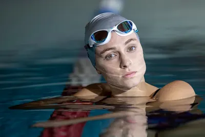 Shows the product being used in a realistic swimming environment to demonstrate its effectiveness and appeal to swimmers.