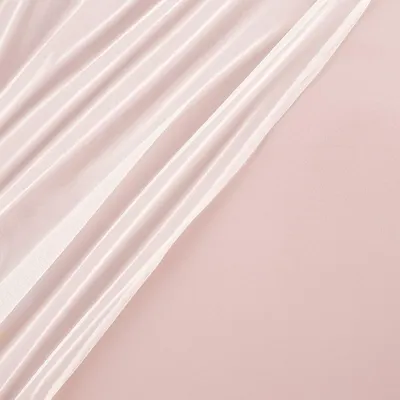 Highlights the smooth, silky texture of the fabric to convey comfort and luxury.
