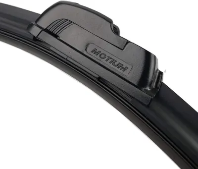 Highlights the Motum brand name on the product, emphasizing brand recognition and potentially implying quality or reliability associated with the brand.