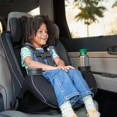 Shows the product in use, demonstrating how it provides a safe and comfortable travel experience for children.
