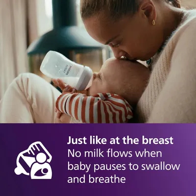 Highlights how the bottle mimics breastfeeding by stopping milk flow when the baby pauses, providing a more natural feeding experience.
