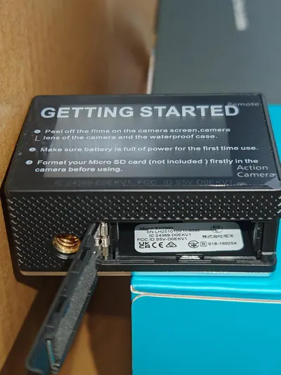 Provides step-by-step instructions for setting up the action camera, ensuring users can properly start using the device.