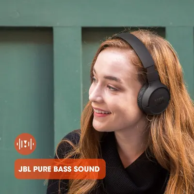 Highlights the high-quality bass sound feature of the JBL headphones to appeal to audio enthusiasts. Shows the product in use by a happy user, emphasizing its suitability for everyday listening…
