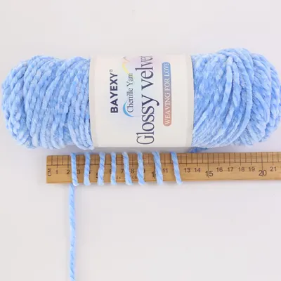 Demonstrates the thickness of the yarn using a ruler for scale, helping customers understand the product's texture and gauge.
