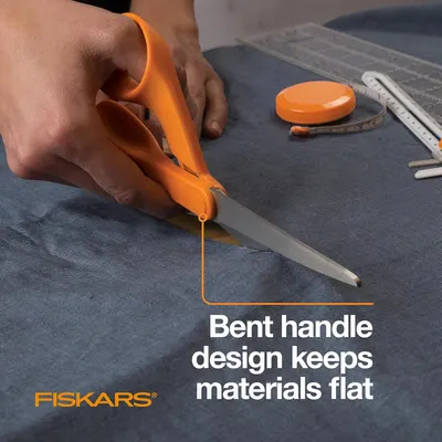 Highlights the scissors' bent handle design that keeps materials flat while cutting, improving precision and ease of use.