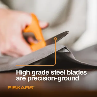 Highlights the high-quality blade material and manufacturing process to emphasize the product's cutting precision and durability.
