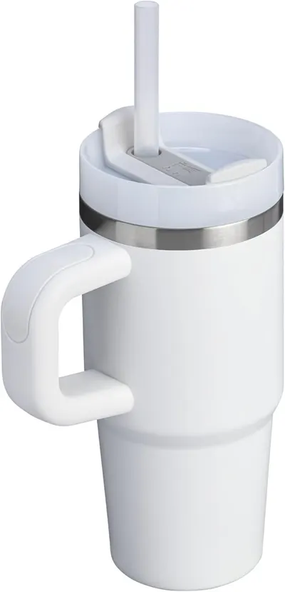 Highlights the spill-proof lid design to reassure customers about preventing messes and maintaining drink temperature.