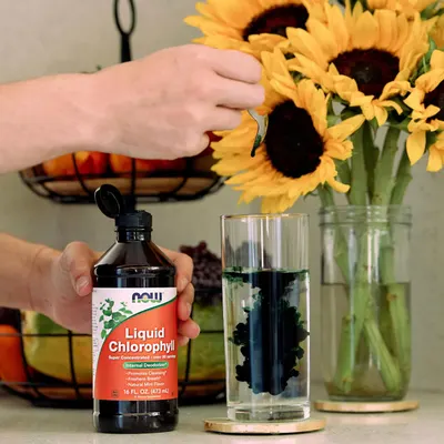 Demonstrates the product's ability to act as an internal deodorizer, showing how it disperses in water to highlight its concentrated nature and effectiveness.