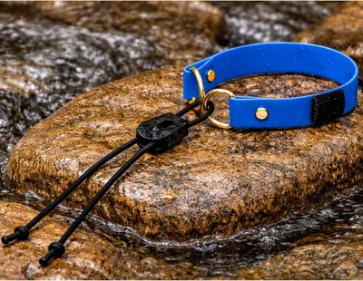 Demonstrates that the product is waterproof and can withstand wet conditions, reassuring customers it is durable for outdoor or water-based activities.