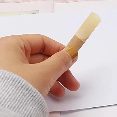 Demonstrates the small, portable size of the product by showing it held in a hand, helping shoppers understand its actual dimensions and portability.