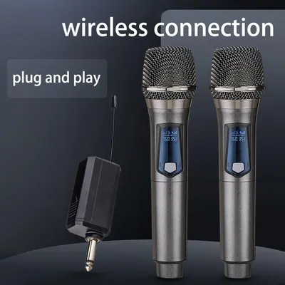 Communicates two key benefits of the wireless microphone system: the convenience of wireless connectivity and the ease of plug-and-play setup, reassuring shoppers that the product is simple to use.
