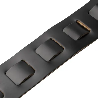 Highlights the physical construction and slot design of the product to show customers the structural details and material quality.