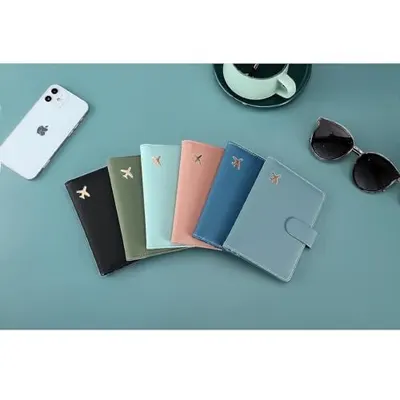 Demonstrates the product is available in multiple color options and fits seamlessly into everyday lifestyle contexts like travel, work, or leisure.