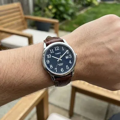 Demonstrates the watch in a natural, everyday context to help shoppers visualize how it looks when worn and fits into their lifestyle.