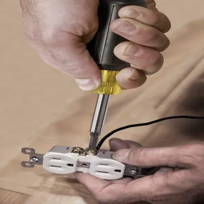 Demonstrates the product being used in a real-world context to help shoppers visualize practical application and build confidence in the tool's functionality.