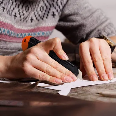 Demonstrates the product in a real-world crafting scenario to help shoppers visualize how they would use the tool in their own creative projects.