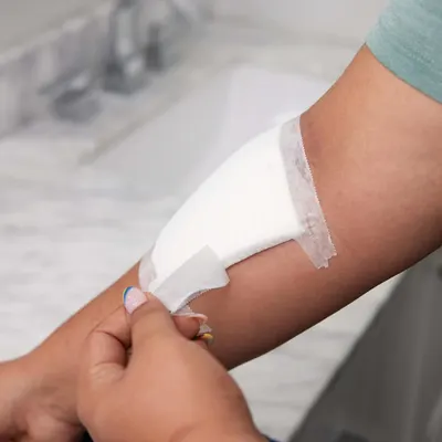 Demonstrates how to apply the product (likely a wipe or cleansing cloth) to the skin, showing shoppers the proper usage technique.