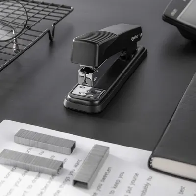 Shows the customer what is included with the stapler purchase, including the stapler itself and boxes of staples, demonstrating the complete package they will receive.