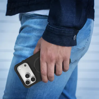 Demonstrates the product in a natural, everyday context to help shoppers visualize how the phone case fits into their lifestyle and daily use.