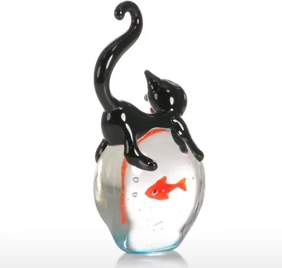 Provides a clean, distraction-free view of the decorative glass figurine to showcase its artistic design and craftsmanship.