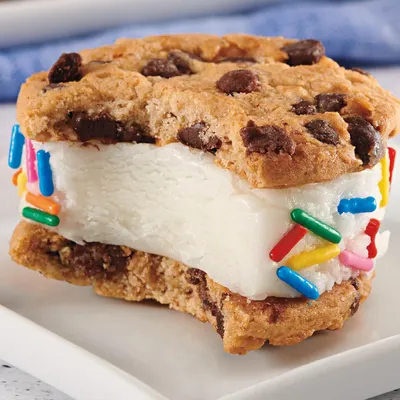 Showcases the product in a real-world, appetizing context to help shoppers visualize the dessert experience and appeal to their desire for an indulgent treat.