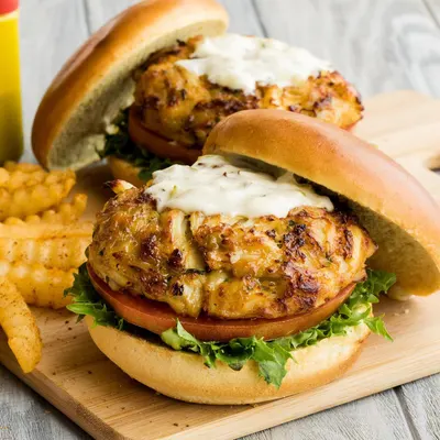 Showcases the product in an appetizing, real-world dining context to help shoppers visualize the meal experience and appeal to their appetite.